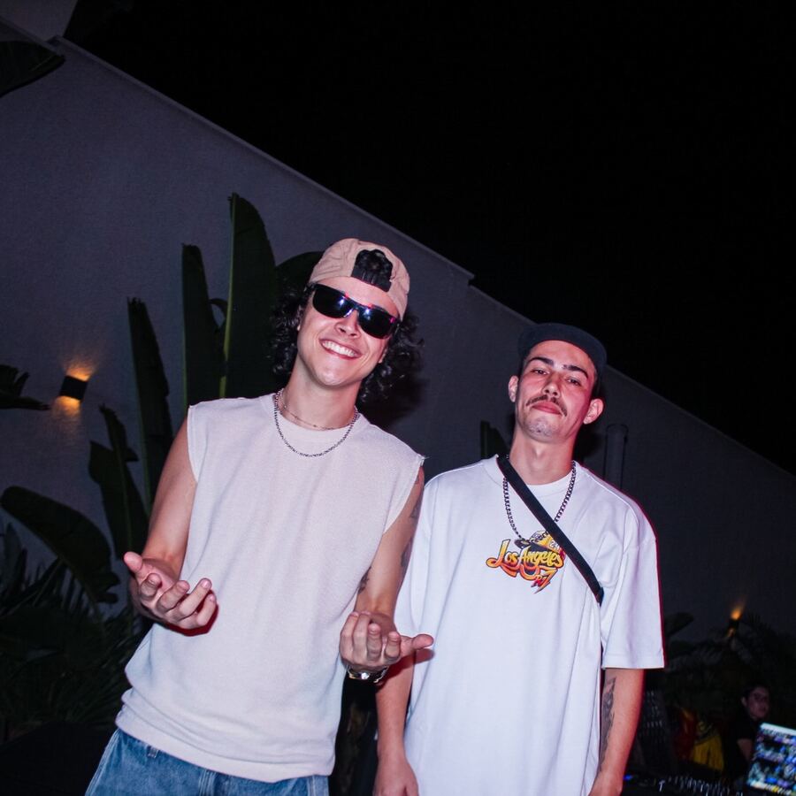 Deeko com amigo em festa